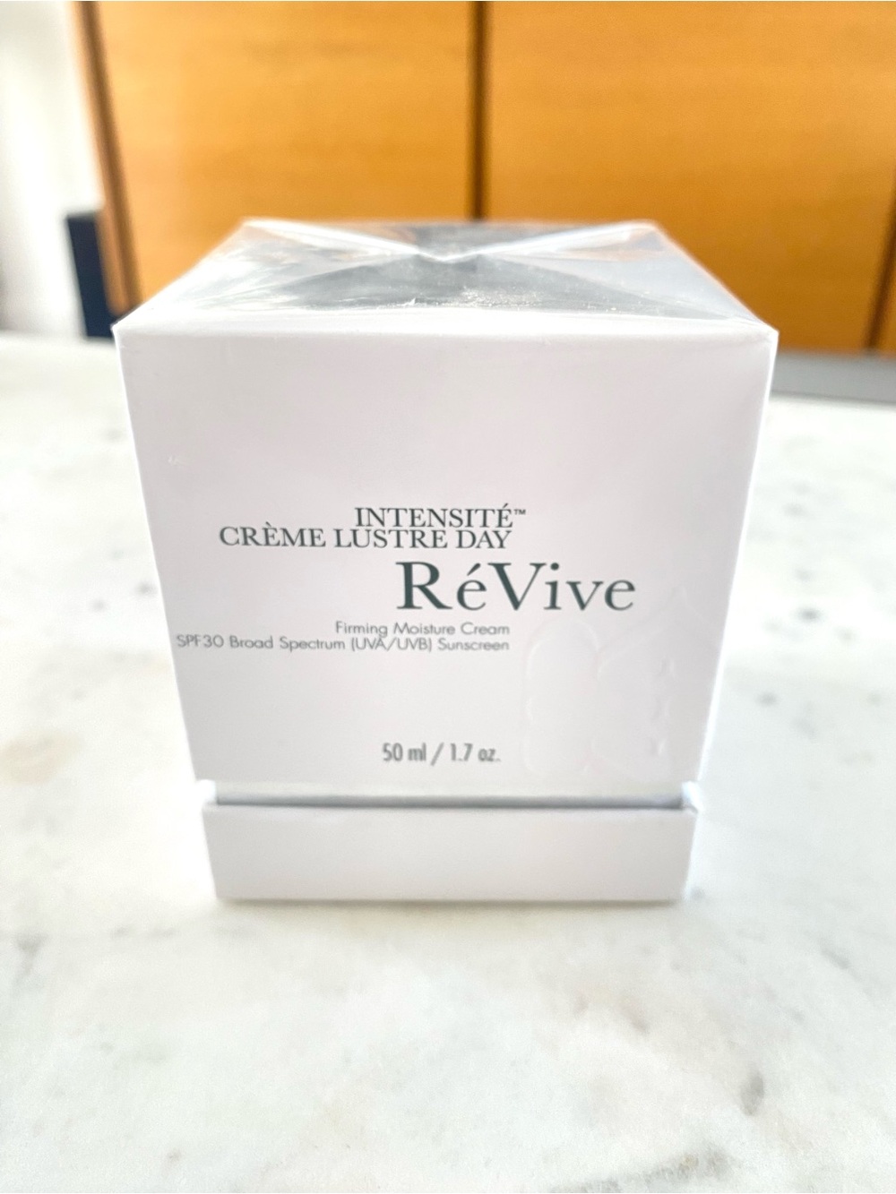 NWT - Revive intensite crème lustre day